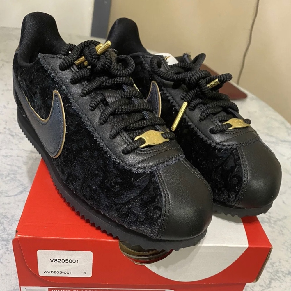 SALE! Nike Classic Cortez SE Royalty Black, Size 7